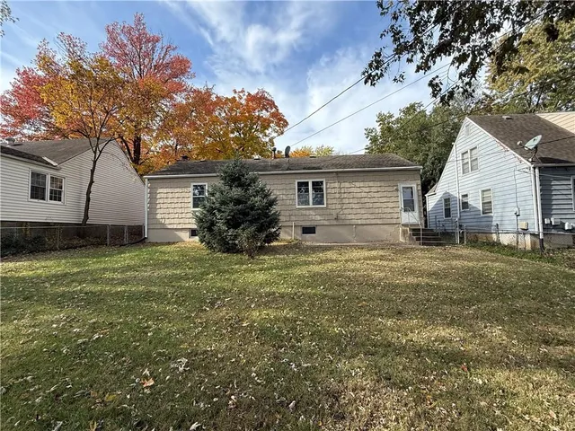 $289,900 | 5529 Granada Lane, Mission, KS 66205