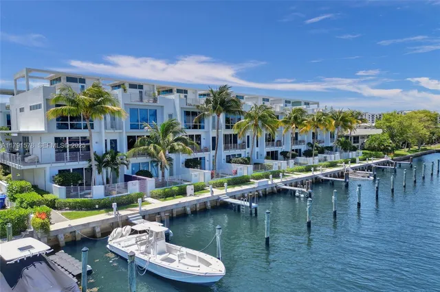 $1,395,000 | 2725 Northeast 1st Street, Pompano Beach, FL 33062