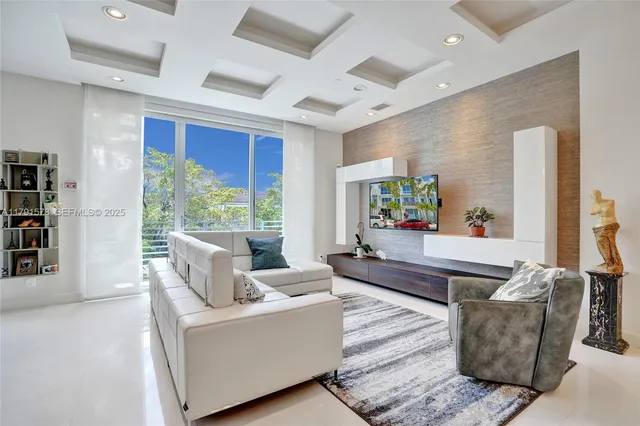 $1,395,000 | 2725 Northeast 1st Street, Pompano Beach, FL 33062