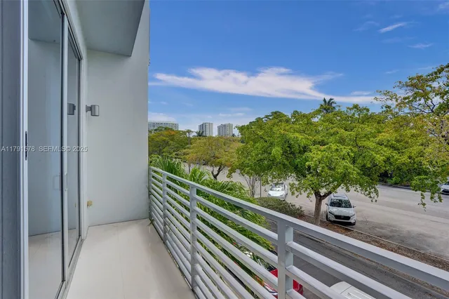$1,395,000 | 2725 Northeast 1st Street, Pompano Beach, FL 33062