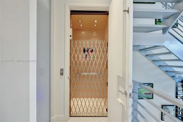 $1,395,000 | 2725 Northeast 1st Street, Pompano Beach, FL 33062