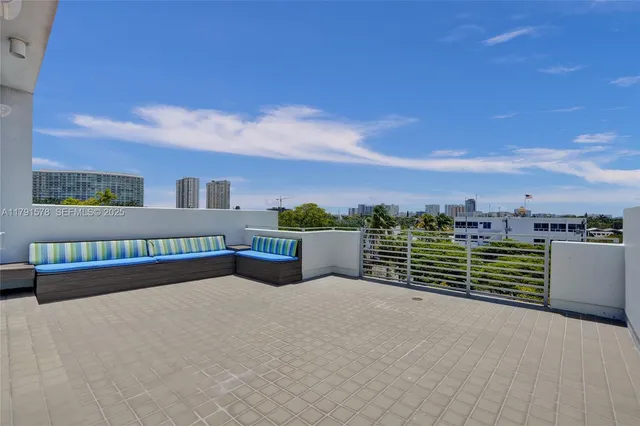 $1,395,000 | 2725 Northeast 1st Street, Pompano Beach, FL 33062