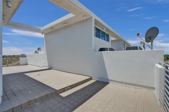 $1,395,000 | 2725 Northeast 1st Street, Pompano Beach, FL 33062