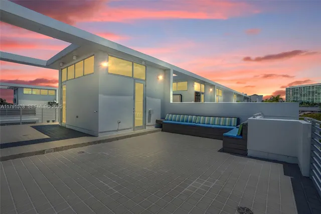 $1,395,000 | 2725 Northeast 1st Street, Pompano Beach, FL 33062