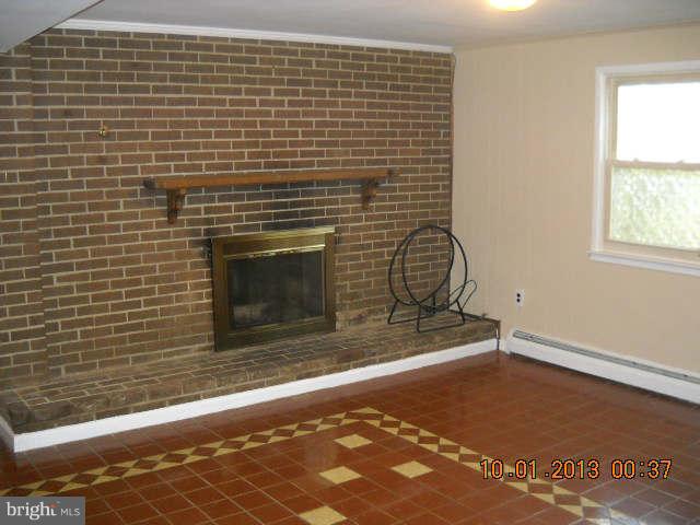 13703 Kingsman Road Woodbridge, VA 22193 - Photo 4 of 13 Family Room