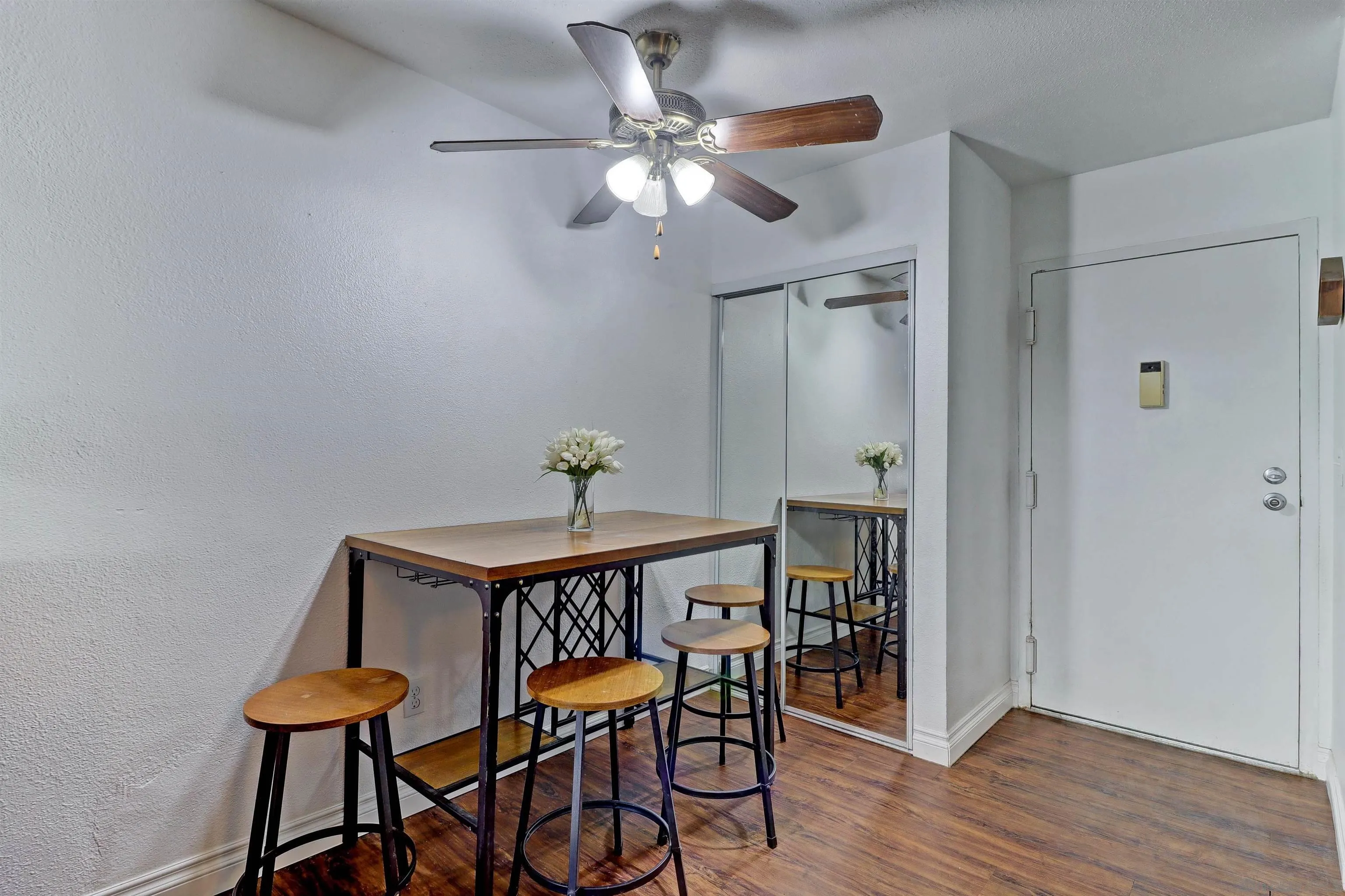 6275 Rancho Mission Road, Unit 112 San Diego, CA 92108 - Photo 4 of 13 Gallery Image 4