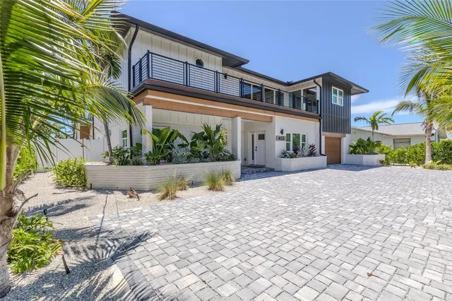$3,230,000 | 405 28th Street, Holmes Beach, FL 34217