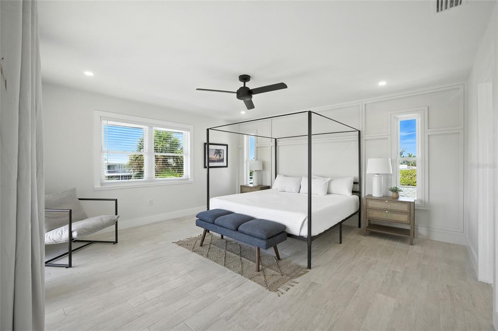 405 28th Street Holmes Beach, FL 34217 - Photo 29 of 50 a living room with furniture