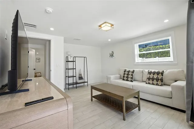 $3,230,000 | 405 28th Street, Holmes Beach, FL 34217