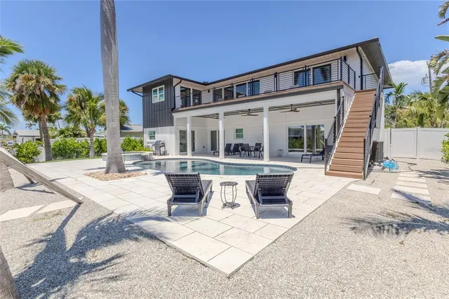 $3,230,000 | 405 28th Street, Holmes Beach, FL 34217