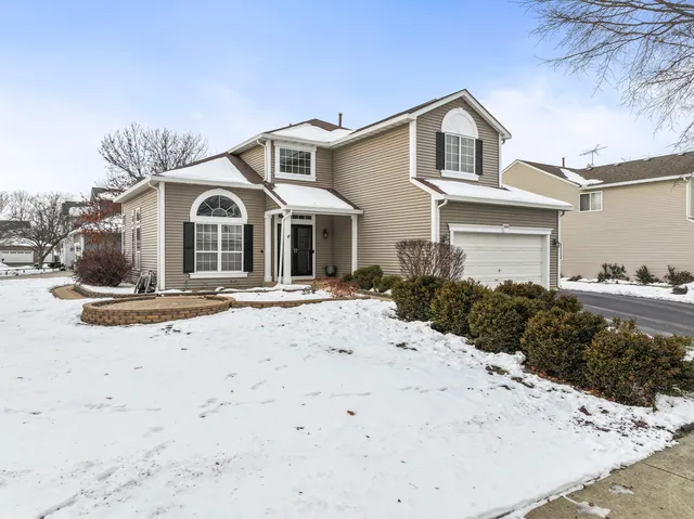 $475,000 | 1108 Heavens Gate, Lake In The Hills, IL 60156
