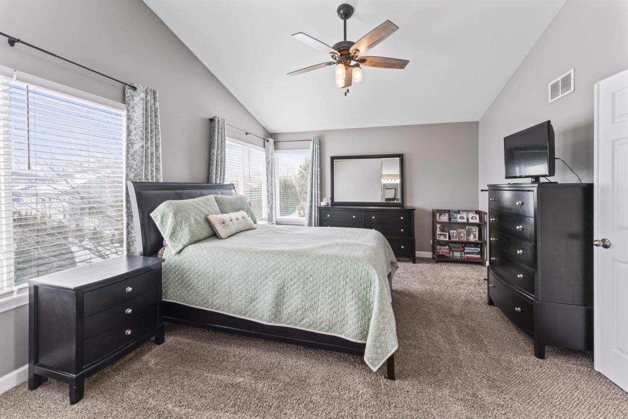 1108 Heavens Gate Lake In The Hills, IL 60156 - Photo 23 of 40