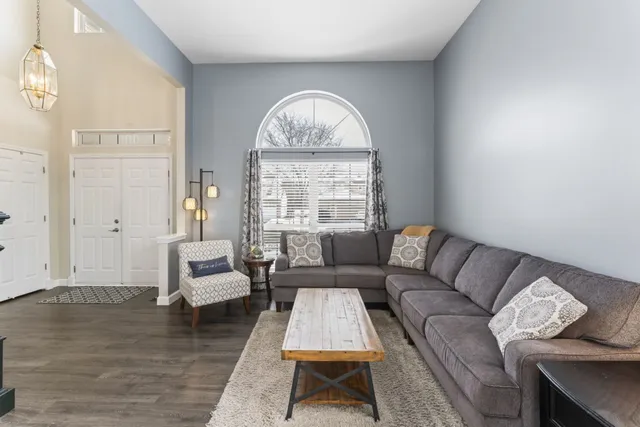 $475,000 | 1108 Heavens Gate, Lake In The Hills, IL 60156