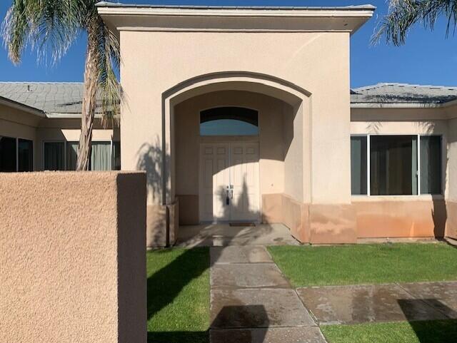 21 Napoleon Road Rancho Mirage, CA 92270 - Photo 5 of 20 a front view of a house with a yard