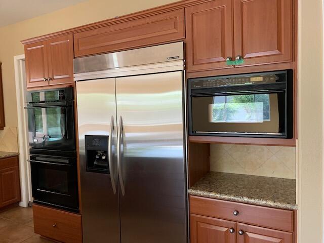 21 Napoleon Road Rancho Mirage, CA 92270 - Photo 7 of 20 a kitchen with granite countertop a refrigerator and a stove