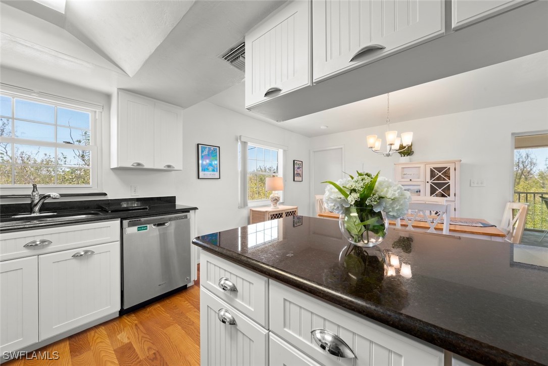 490 Marian Road Sanibel, FL 33957 - Photo 11 of 36