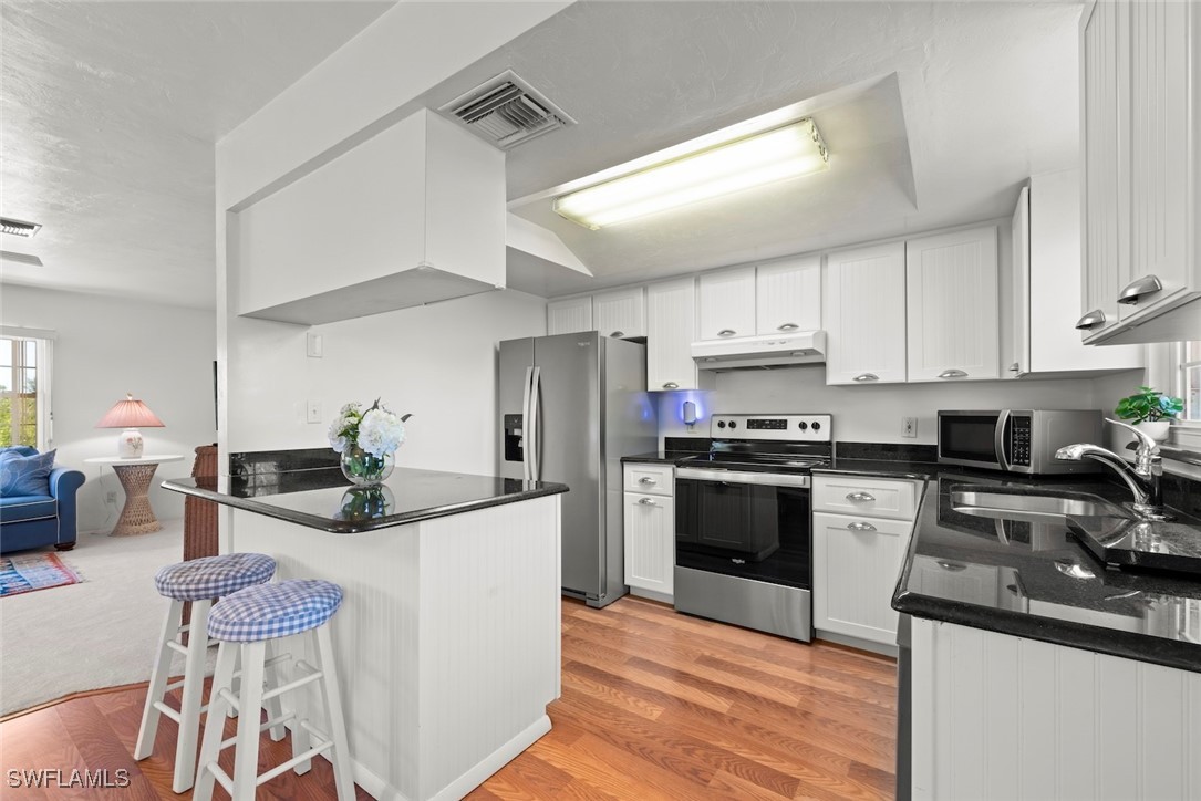 490 Marian Road Sanibel, FL 33957 - Photo 10 of 36