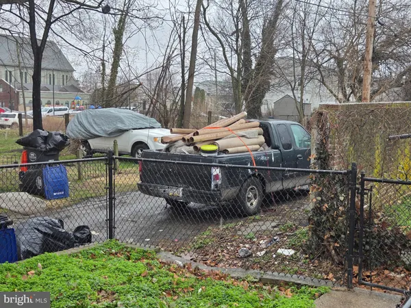 $1,585 | 814 Upland Street, Chester, PA 19013