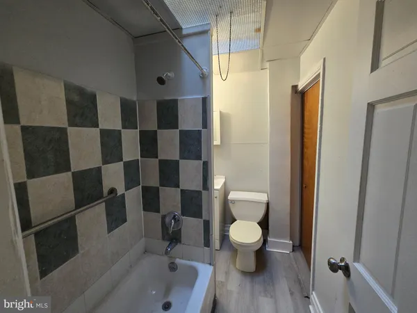 $1,585 | 814 Upland Street, Chester, PA 19013