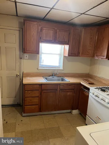 $1,575 | 814 Upland Street, Chester, PA 19013