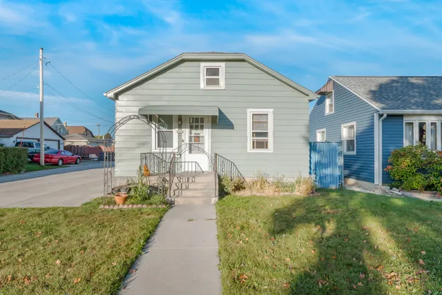 $177,000 | 2004 South 16th Street, Sheboygan, WI 53081