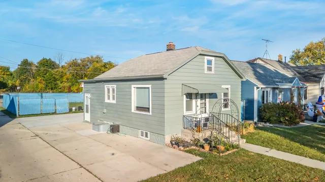 $169,900 | 2004 South 16th Street, Sheboygan, WI 53081