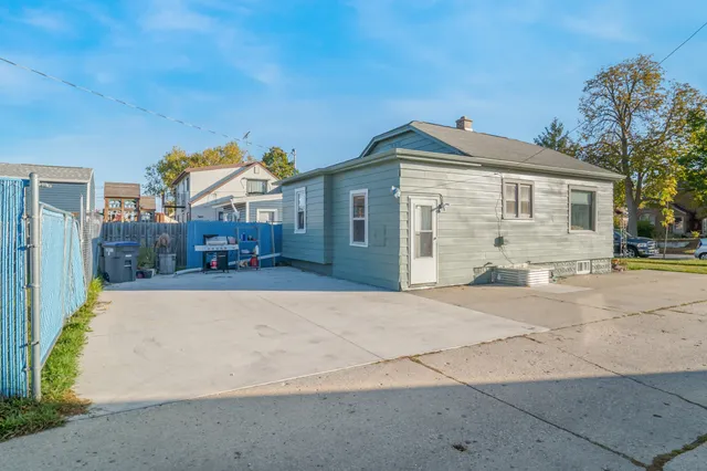 $169,900 | 2004 South 16th Street, Sheboygan, WI 53081