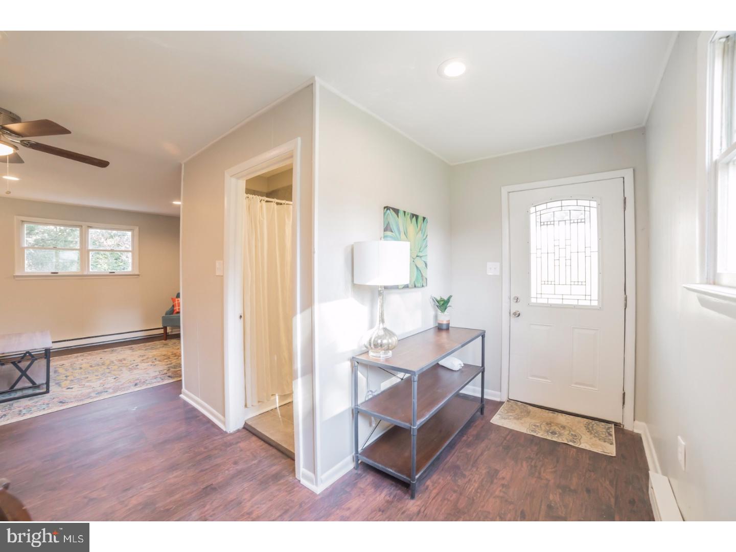 971 Spring City Road Phoenixville, PA 19460 - Photo 3 of 18 Foyer