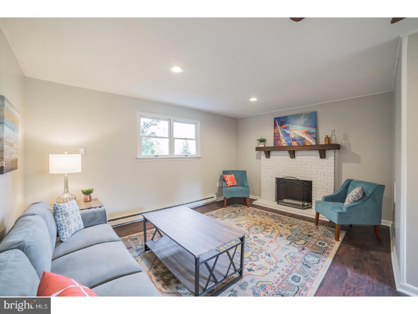 971 Spring City Road Phoenixville, PA 19460 - Photo 4 of 18 Living Room