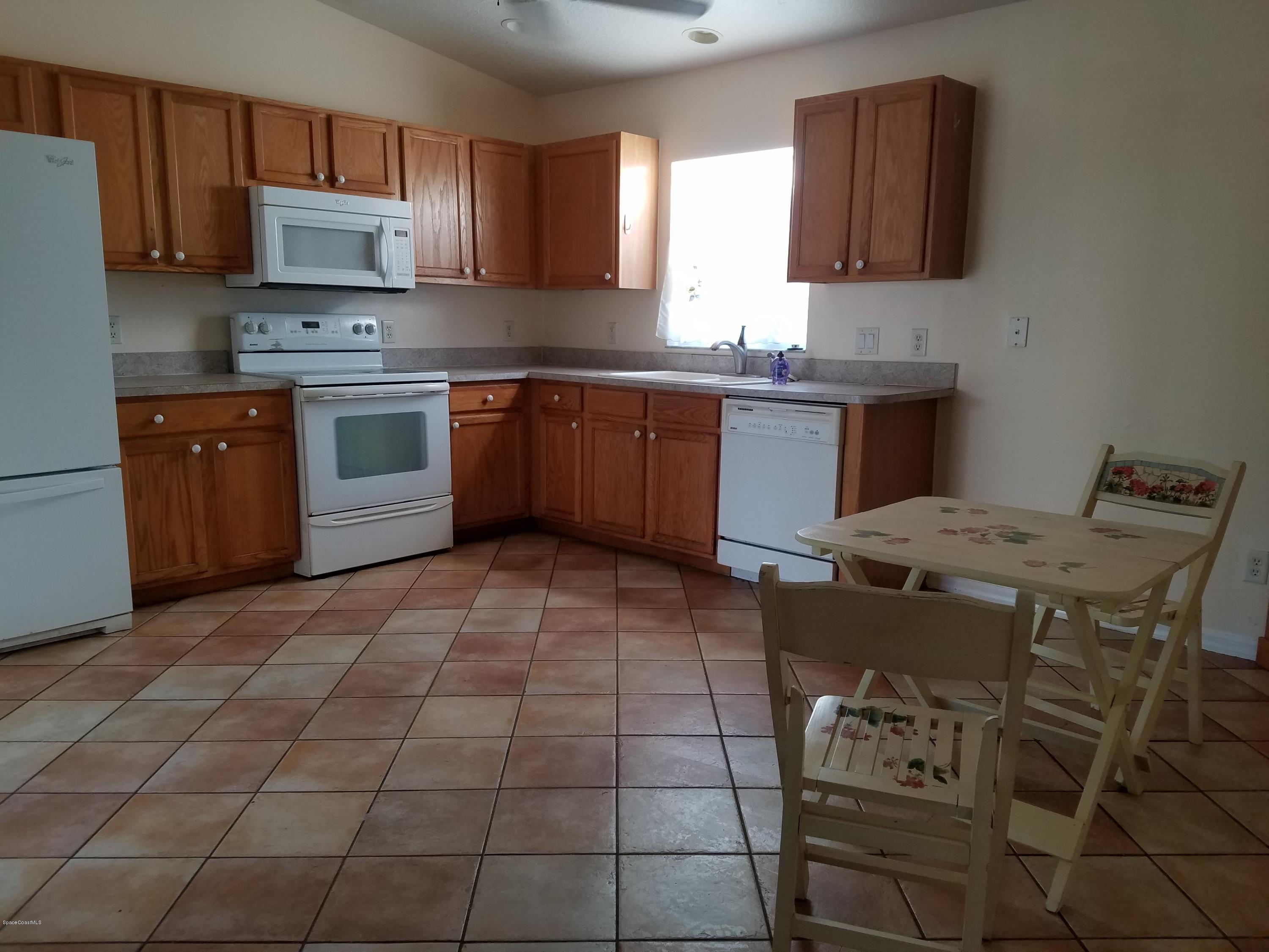 2105 Spring Creek Circle Palm Bay, FL 32905 - Photo 8 of 25 Country Kitchen