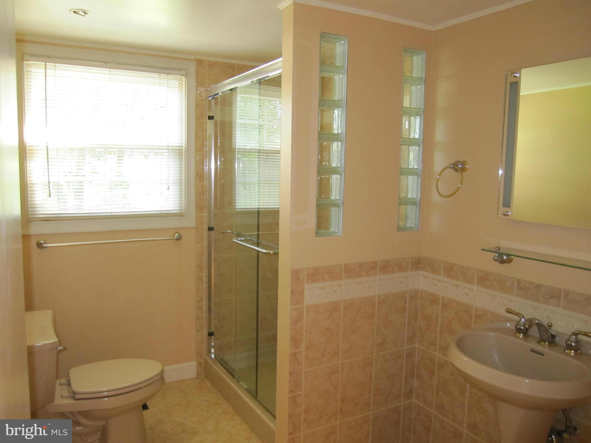 2948 Birchtree Lane Silver Spring, MD 20906 - Photo 5 of 15 Bath