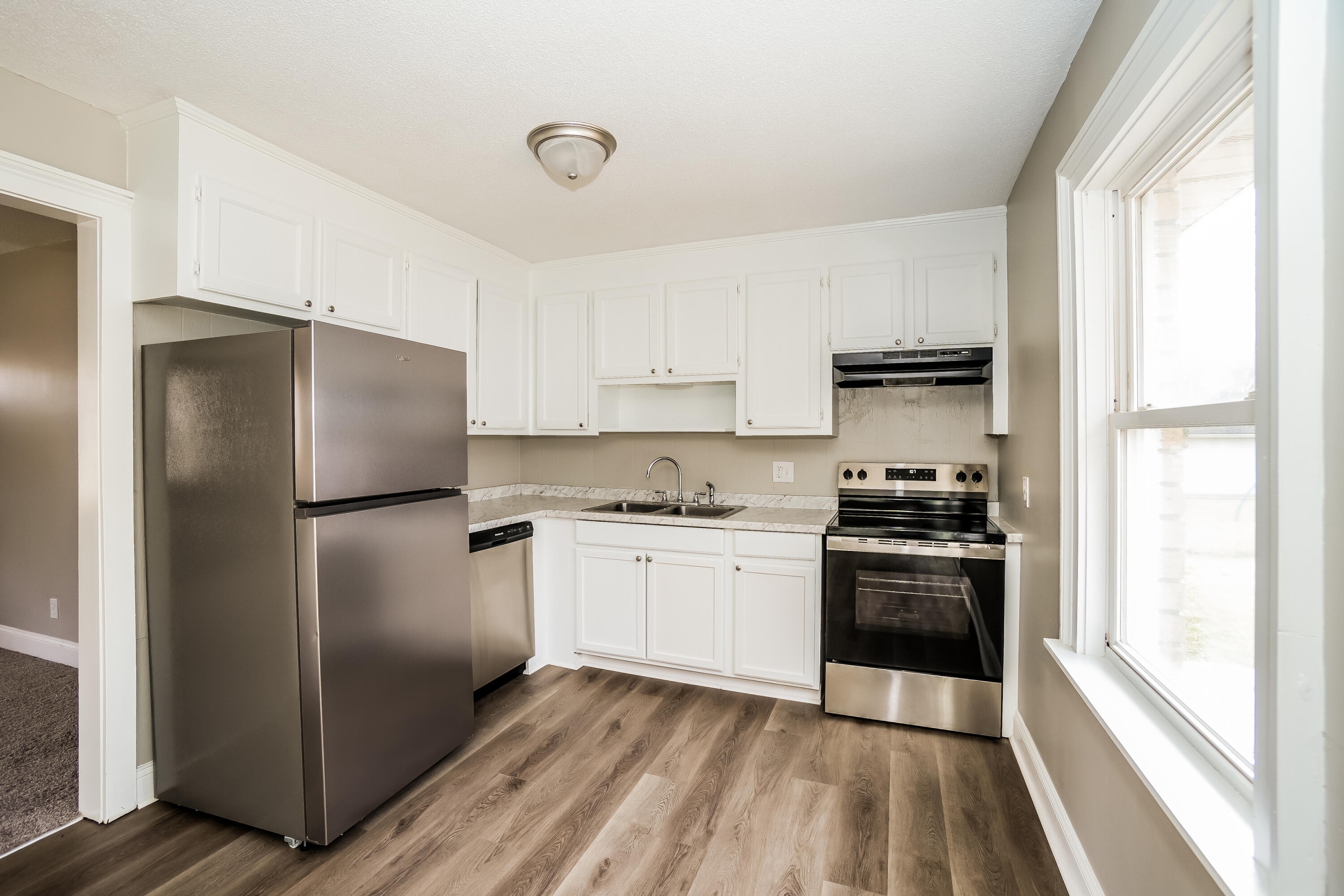 109 Wisteria Road Goose Creek, SC 29445 - Photo 5 of 16 004-photo-kitchen-15199634