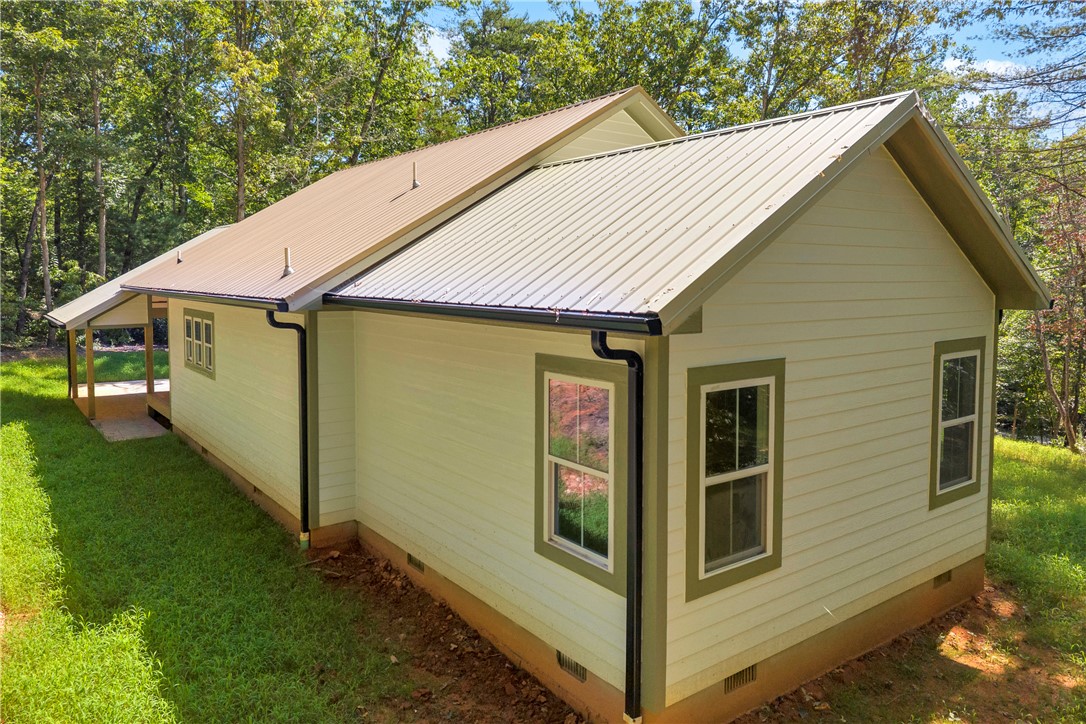 659 White Oak Farms Road Tamassee, SC 29686 - Photo 6 of 50 Metal roofing and durable horizontal siding define this cozy woodland retreat.