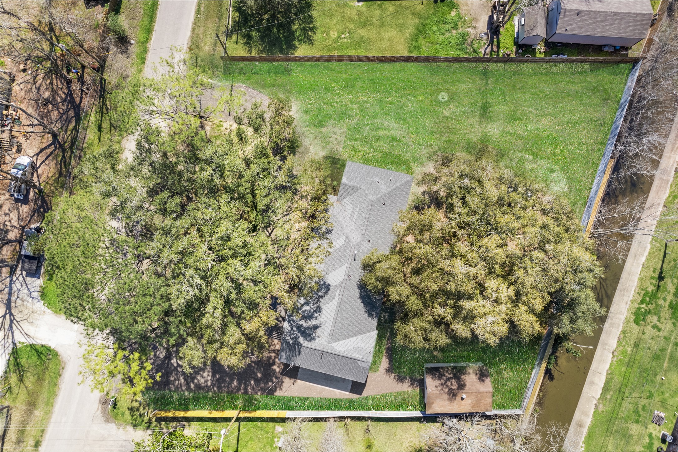 925 County Road 737B Alvin, TX 77511 - Photo 23 of 28 Almost one ACRE. Plenty of space to add on a shop or a pool.