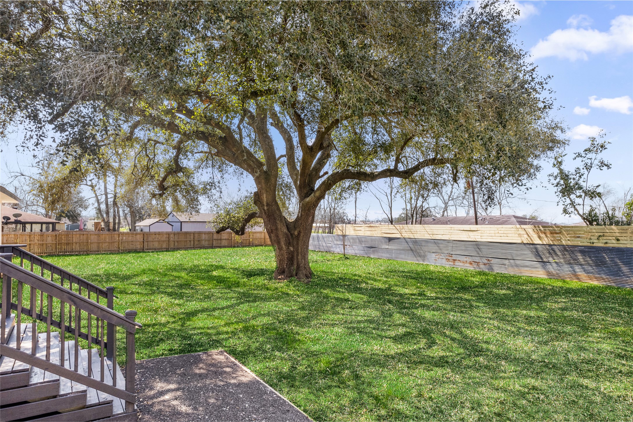 925 County Road 737B Alvin, TX 77511 - Photo 26 of 28 View of the backyard