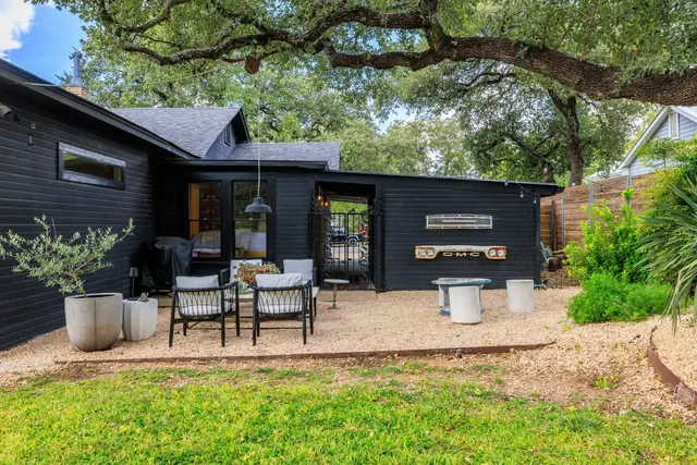 a view of a house with backyard and sitting area