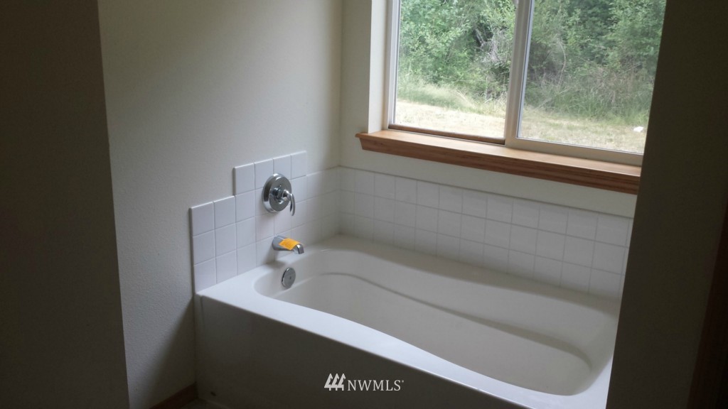 1570 East Grapeview Loop Road Grapeview, WA 98546 - Photo 11 of 22 Gallery Image 11