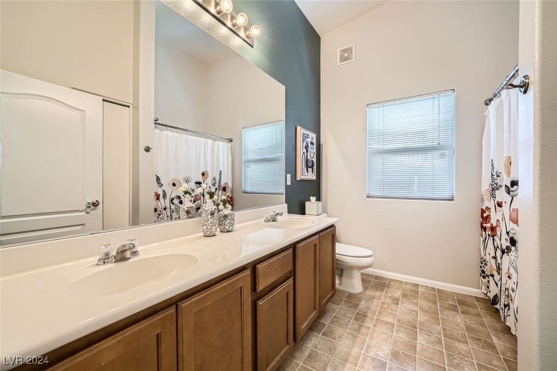 8985 South Durango Drive, Unit 2117 Las Vegas, NV 89113 - Photo 20 of 24 Secondary Full Bathroom with Tub/Shower Combo