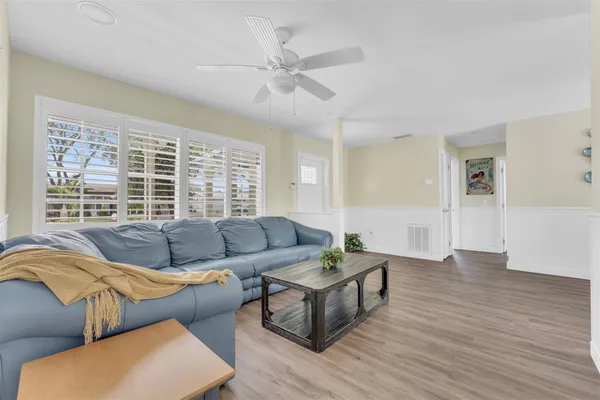 $4,000 | 9860 Northwest 3rd Street, Pembroke Pines, FL 33024