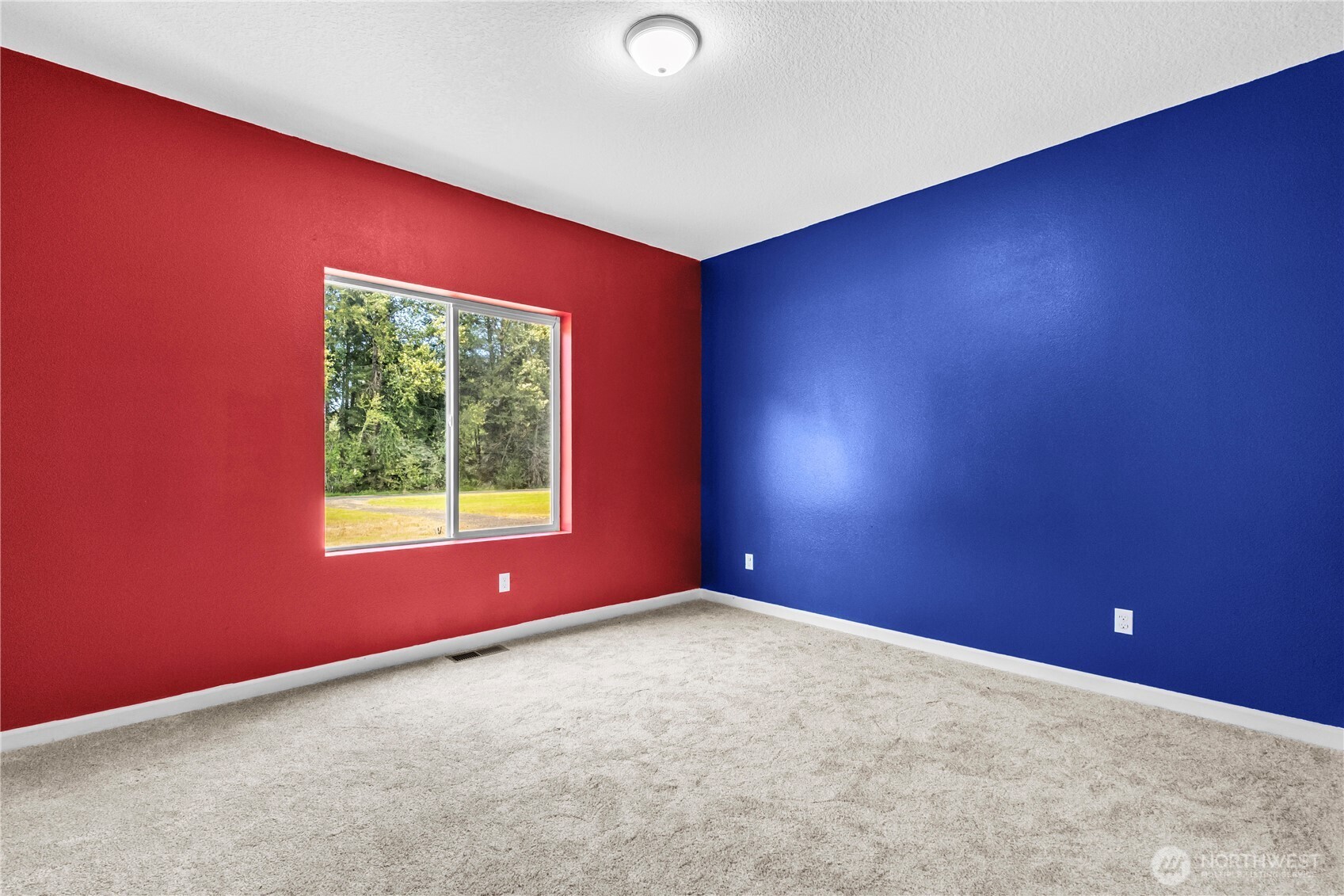 249 Flatt Road Kelso, WA 98626 - Photo 28 of 39 an empty room and windows