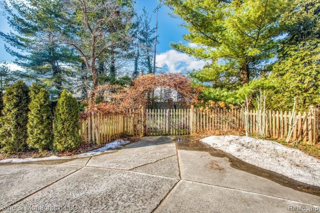 55 Lewiston Road Grosse Pointe Farms, MI 48236 - Photo 50 of 59