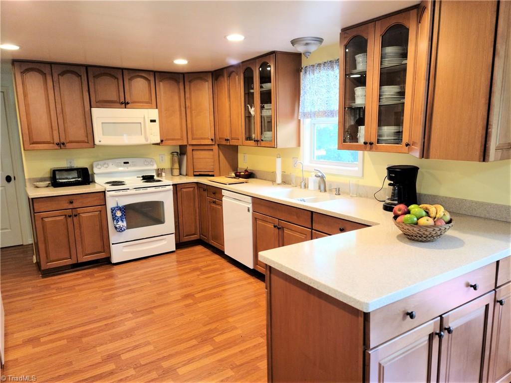 1340 Johnson Road King, NC 27021 - Photo 3 of 34 Custom cabinets