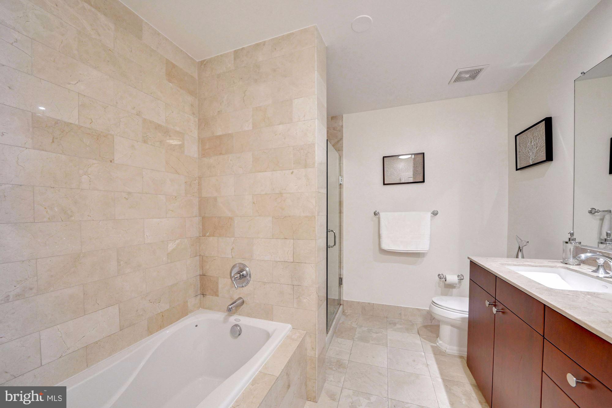 2425 L Street Northwest, Unit 908 Washington, DC 20037 - Photo 7 of 19