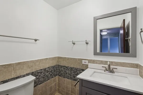 $400,000 | 105 West Dover Drive, Mount Prospect, IL 60056