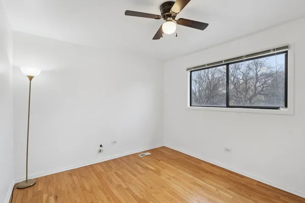 $400,000 | 105 West Dover Drive, Mount Prospect, IL 60056