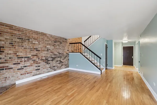 $400,000 | 105 West Dover Drive, Mount Prospect, IL 60056