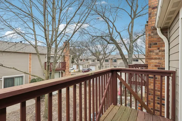 $400,000 | 105 West Dover Drive, Mount Prospect, IL 60056