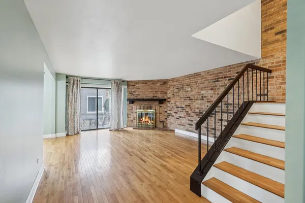 $400,000 | 105 West Dover Drive, Mount Prospect, IL 60056