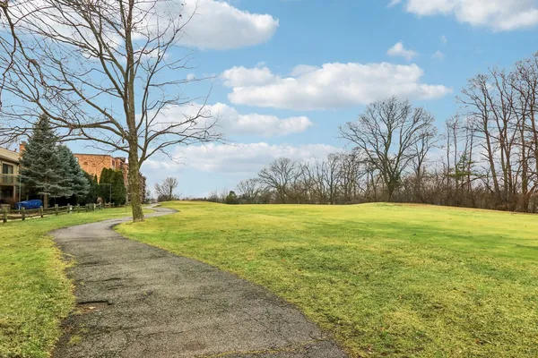 $400,000 | 105 West Dover Drive, Mount Prospect, IL 60056
