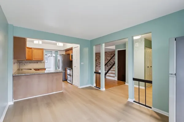 $400,000 | 105 West Dover Drive, Mount Prospect, IL 60056